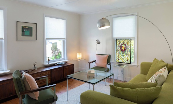 Staatsburg Casa | Staatsburg Parsonage - A tranquil 4-bedroom house with AC