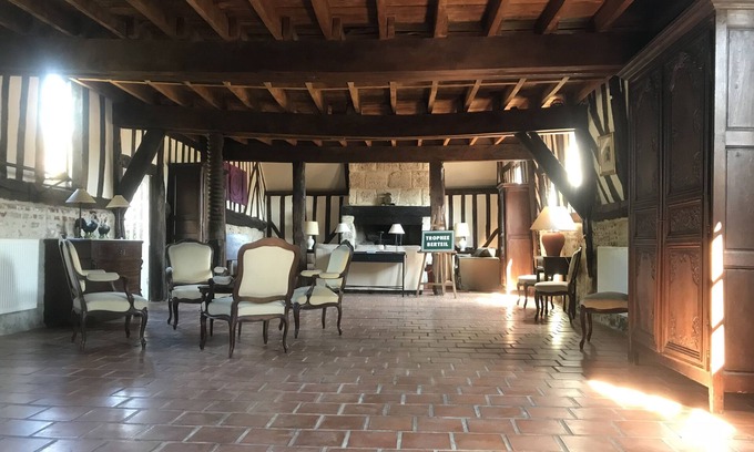 Annebault Casa | Estable en una yeguada