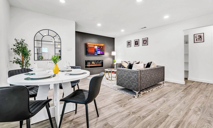 Central Arlington Casa | Stadium Hideout & Retreat/Walk to AT&T Stadium