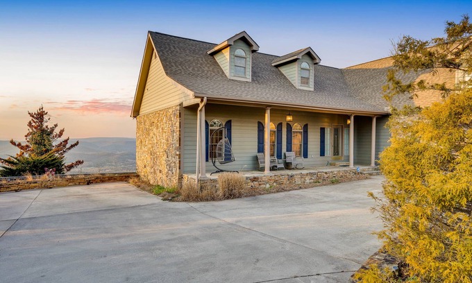 Lookout Mountain Casa | Stairway to heaven
