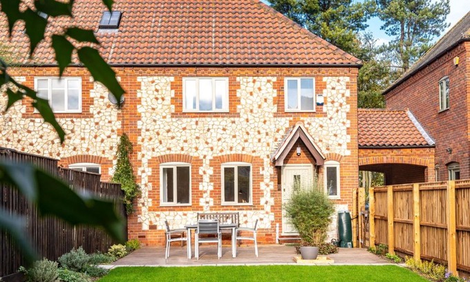 Burnham Deepdale Casa | Staithe View by Big Skies Cottages