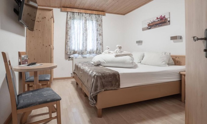 Scheffau am Wilden Kaiser Cama Y Desayuno | Standard room 2, shower/WC, from 4 nights half board - Berggasthof Bärnstatt