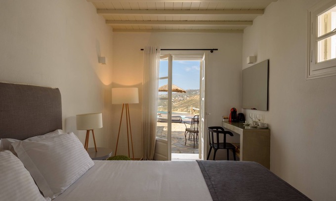 Elia Hotel | Habitación estándar frente a la piscina