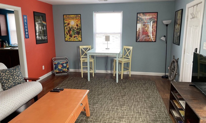 Northeast Virginia Beach Apartamento | Standing on the Moon One Block to the Beach