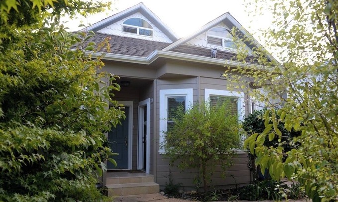 Stanford Casa | stanford university adjacent,elegant,remodelled gem