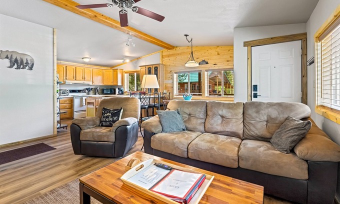 Stanley Cabina | Stanley Stays - The Ponderosa Pine Cabin