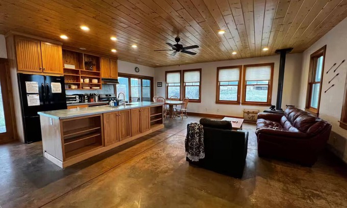 Red Wing Casa | Star Bungalow: Riverfront 2-bedroom bungalow in Gardner