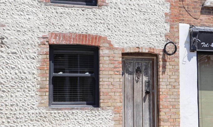 Eastbourne Cabaña | STAR COTTAGE, pet friendly, character holiday cottage in Eastbourne