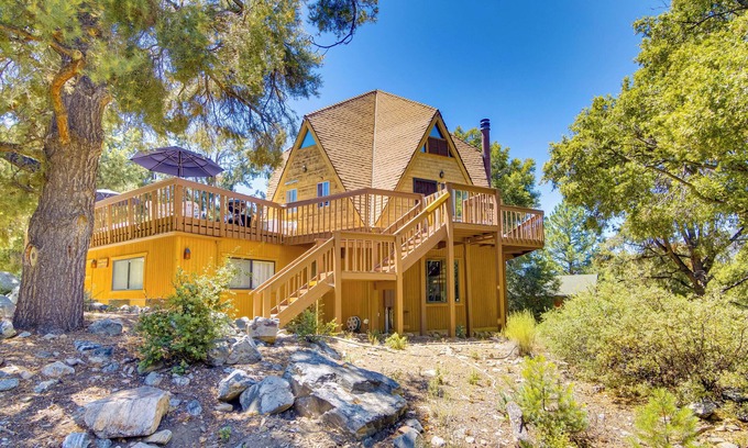 Pine Mountain Club Cabina | 'Star House' en Pine Mtn Club - ¡20 minutos para esquiar!