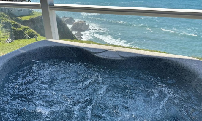 Shelter Cove Condominio | Starfish by OceanviewHotTubs Oceanfront Tesla charging Shelter Cove