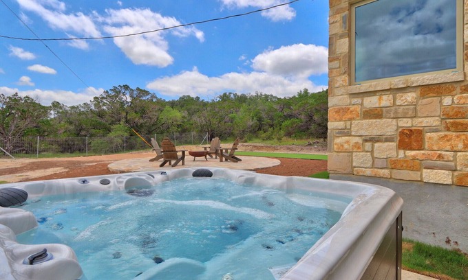 Fischer Casa | Stargazer Hill - 4 Bedroom Retreat with Hot Tub + Views!