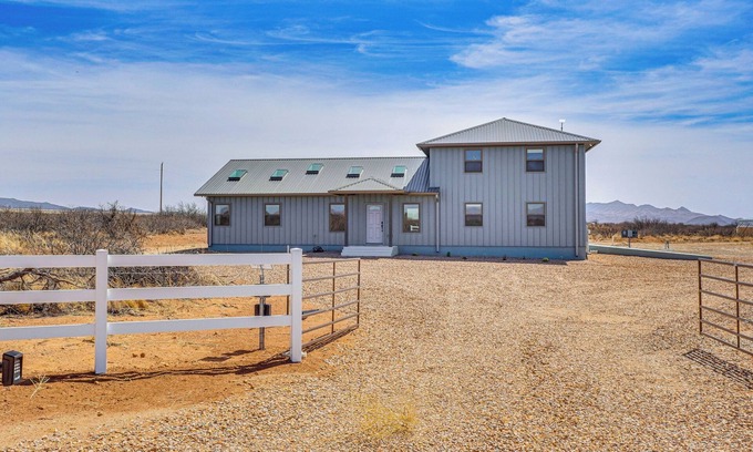 Pearce Casa | Stargazer's Delight: Mtn-View Pearce Home w/ Deck!