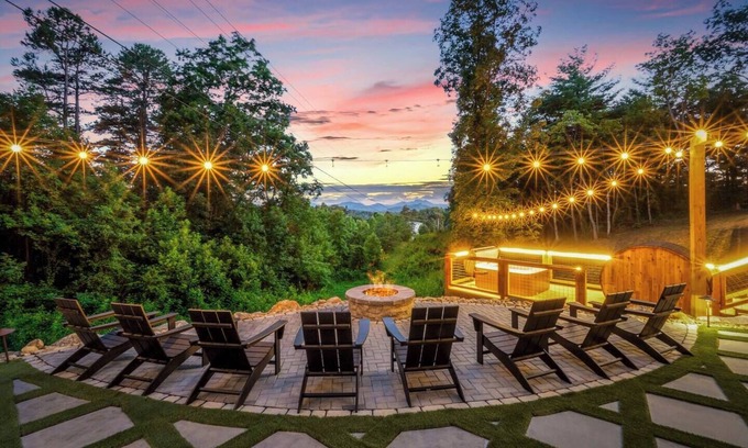 Leicester Casa | Starlit Lux Retreat AVL by 5 Seasons Homestays
