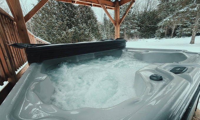 Northern Bruce Peninsula Cabina | Starry Haven: Serene Retreat with Hot Tub
