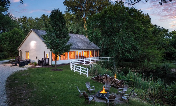 Ottawa Casa | Starved Rock Retreat - Private, Gated Entrance, 5 min from State Parks!