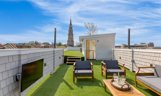 Charleston Historic District Apartamento | State St B by AvantStay | French Quarter, Rooftop, Aesthetic Design