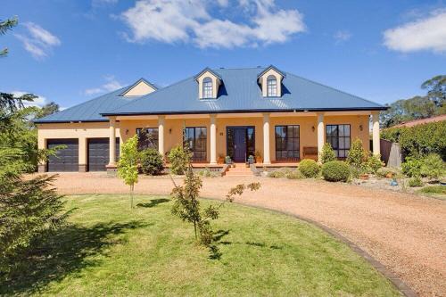 East Bowral Casa | Stately Bowral Designer Home