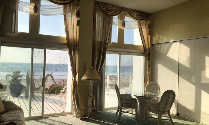Lengueta Arenosa Casa | Stately oceanfront villa.