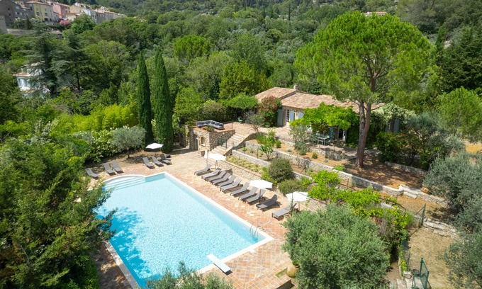 Callas Casa | Stately property with 3 tennis & sport courts and a large pool, village 5' walk