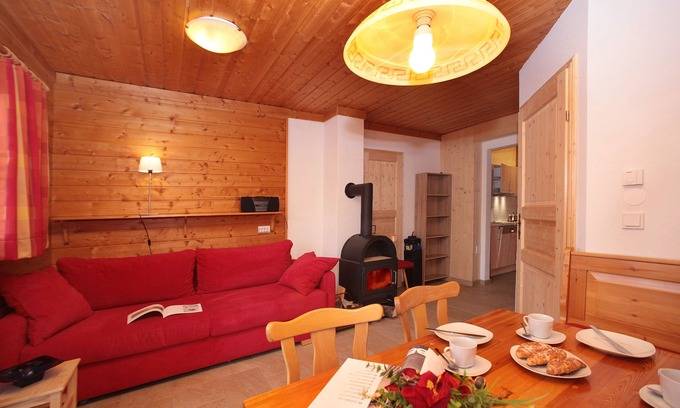 Hochkrimml Apartamento | Staudi's ski hut Top11 in hut style directly on the piste Wood-burning stove