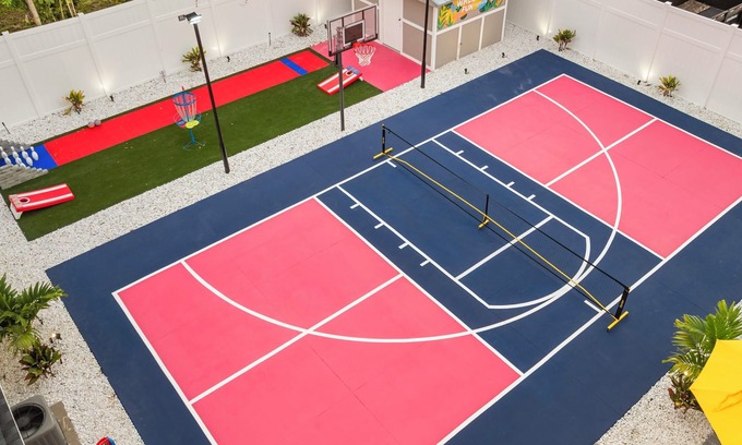 Bradenton Casa | Stay 4 Nights, Get 1 FREE! Family Fun w/ Pool, Sauna, Pickleball, And Much More.
