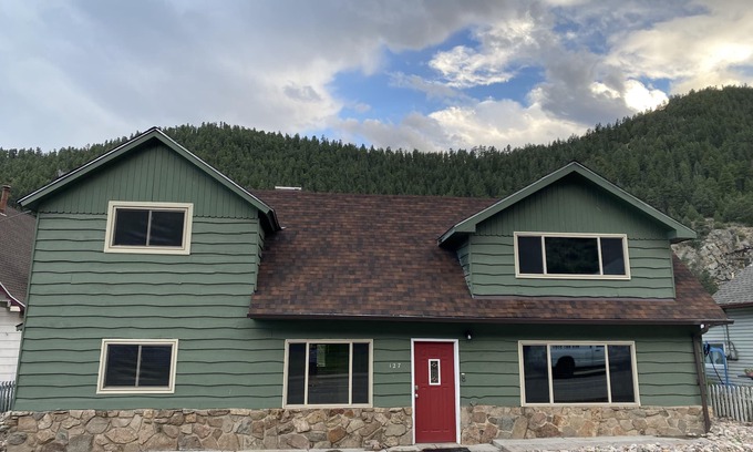 Idaho Springs Casa | Stay ahead of the traffic! Enjoy Hot Springs & Historic Downtown Idaho Springs