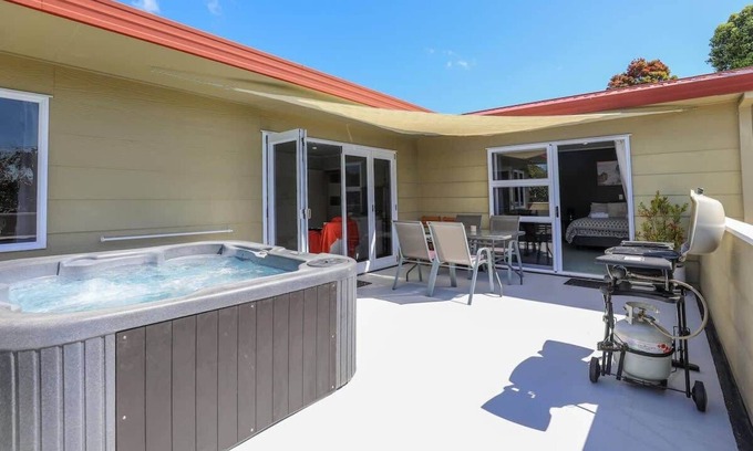 Lynmore Casa | Stay at 5A | Lynmore Location with Spa Pool