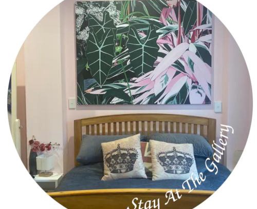 Mapua Cama Y Desayuno | Stay at the art gallery