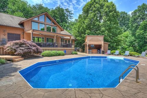 Mayhew Casa | Stay Awhile by AvantStay Lakefront Pool Dock