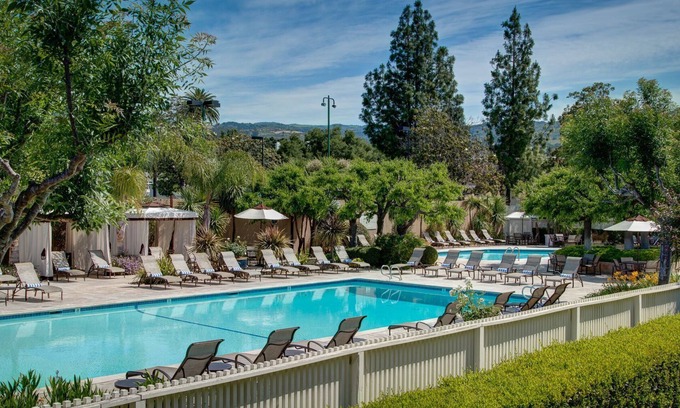 Napa Hotel | Stay Close to Black Stallion Winery! 2 Relaxing Units w/ Kitchen & FREE Parking!