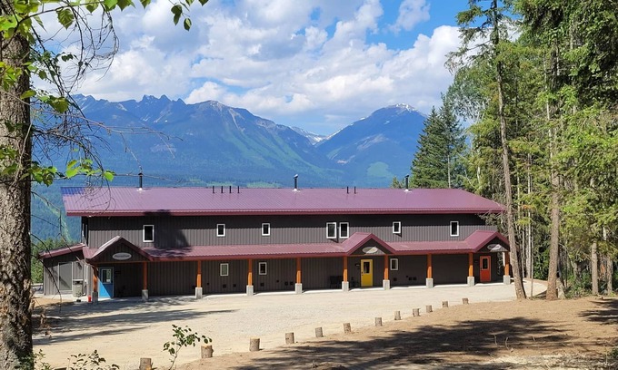 Golden Casa | Stay Golden - sleeps 20. Bugaboo