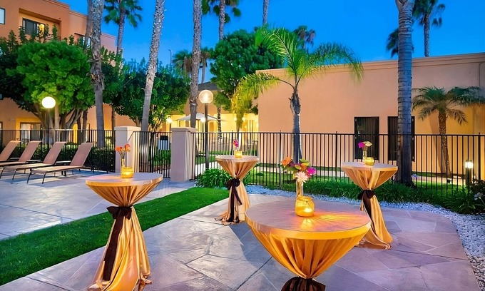 Torrance Casa | Stay Here For A Night Away! Outdoor Pool, Free Parking, Near Long Beach Museum