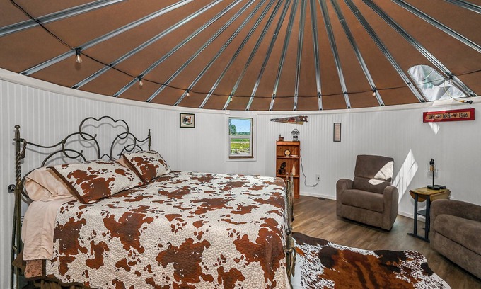Kuna Casa | Stay in a Real Silo Cozy Loft + Electric Fireplace + Full Bath Near Boise