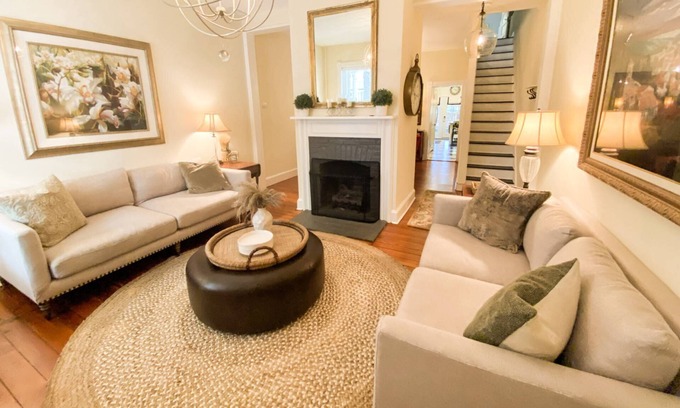 Historic District Casa | Stay in Heart of Downtown Annapolis Steps to Main St at Historic Carriage House