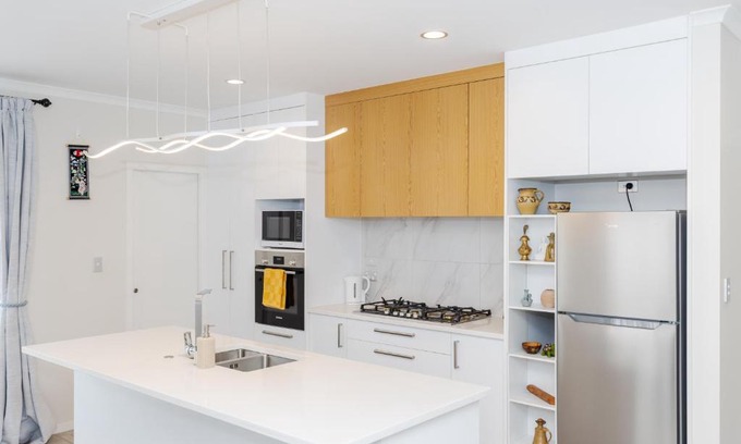 Hamilton Casa | Stay in Newly Built House