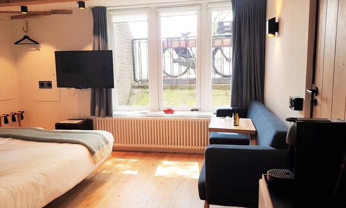 Oostelijke Eilanden en Kadijken Cama Y Desayuno | Stay in our centrally located 18th century house. Contactless stay possible.