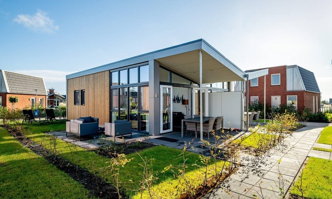 Akkrum Casa | Stay in our compact Knilles 2 luxury lodge with a sauna.