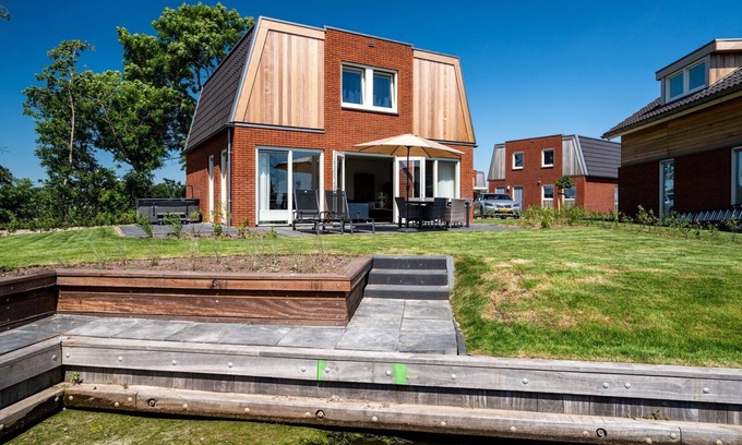 Akkrum Casa | Stay in our luxury Sneekermeer 6 Wellness with sauna, outdoor spa, and sunshower.