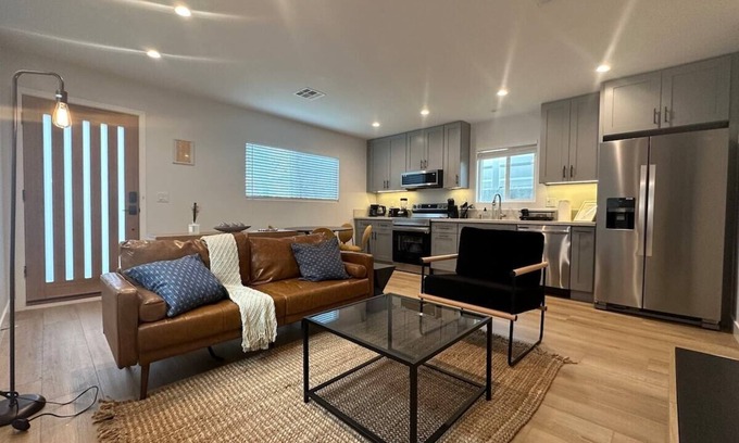 Burbank Casa | Stay in Style & Elegance
