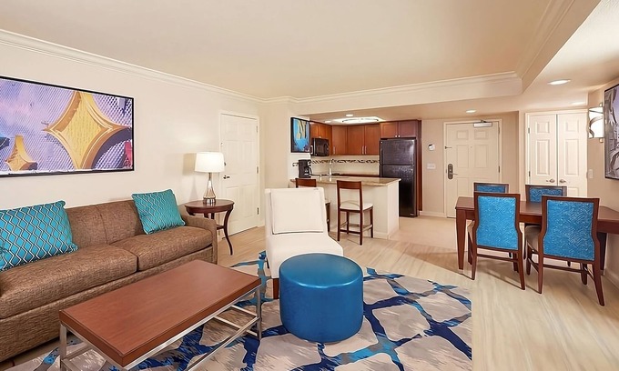 Las Vegas Hotel | Stay in the Heart of Las Vegas! 3 Spacious Units, Outdoor Pool, Full Kitchen!