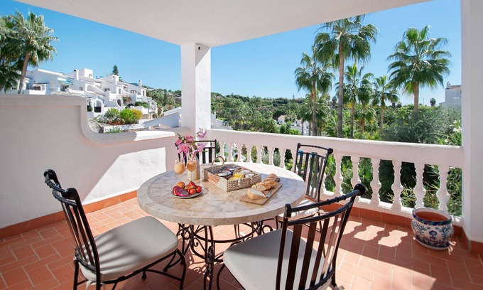 Nerja Apartamento | Stay in tropical garden within walking distance to sea and Nerja town