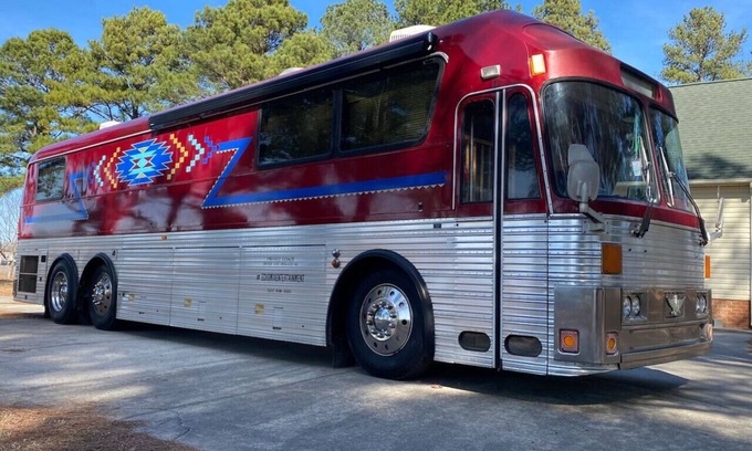 Durham Cabaña | Stay Like a Rock Star! - Tour Bus in Durham, NC