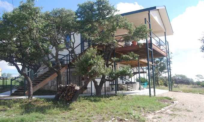 Harper Casa | ¡Quédese en un rancho en el Texas Hill Country, relájese y visite el cercano país vinícola!