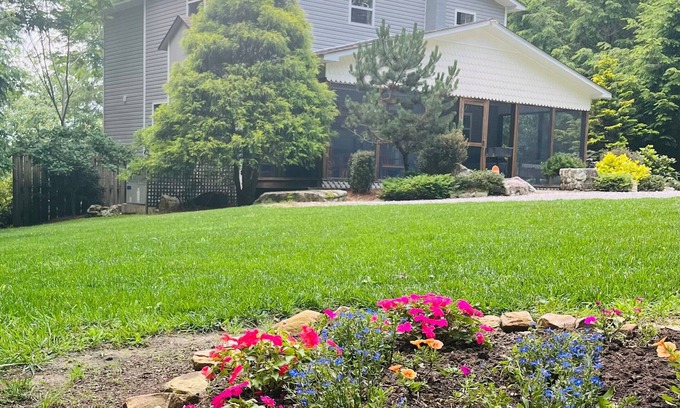 Tracy City Casa | Stay on a WATERFALL! 13 Acres, Huge Deck, Bluffs, and Views You’ll Never Forget!