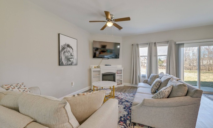 Harrisburg Casa | Stay & Play: Spacious Concord Townhome Near Uptown
