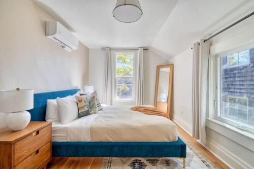 Uptown Casa | Stay Portland - Renovated Historic Nob Hill Beauty - 94 WalkScore