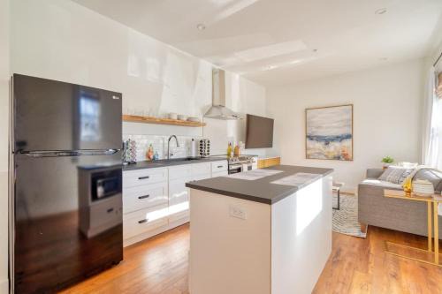 Uptown Apartamento | Stay Portland - The Charmante Suite- Breweries & Boutiques