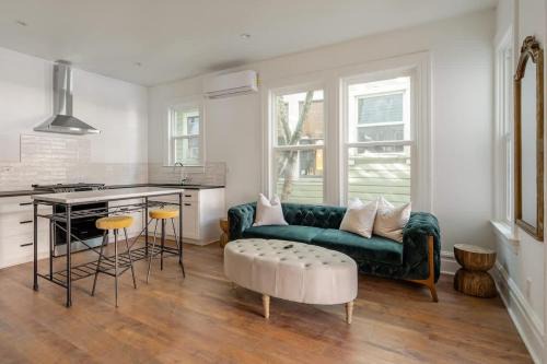 Uptown Apartamento | Stay Portland - The Retrouvailles Suite- Espresso & Craft Brews