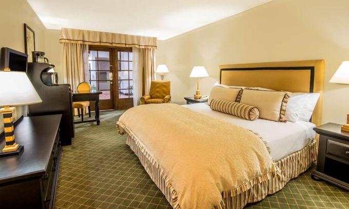 Mesilla Park Casa | Palms Luxury King Room 1