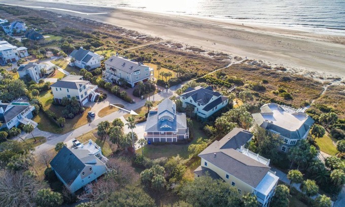 Isle of Palms Casa | "Second Wind" Bellamente renovado 5 BR casa con acceso a la playa! Preciosas vistas al mar!